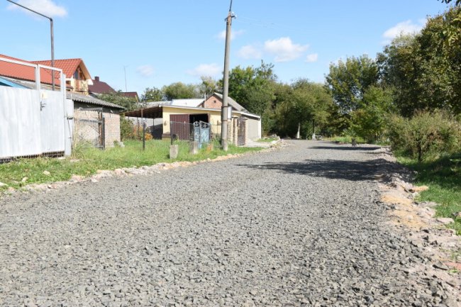 Показали, як у Луцьку ремонтують пішохідну зону на проспекті Молоді та прибудинкові території