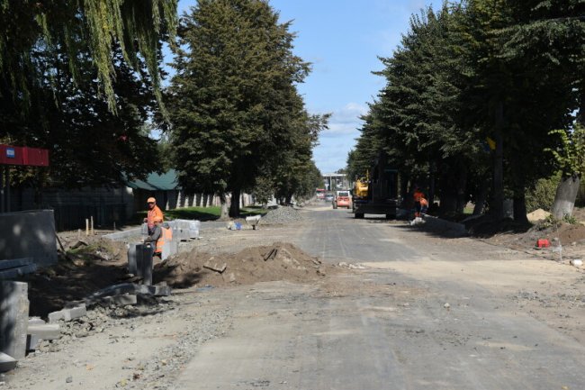 Показали, як у Луцьку ремонтують пішохідну зону на проспекті Молоді та прибудинкові території