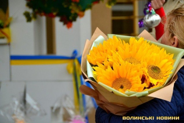 Четверта трійня у «Будинку щастя»: з перинатального центру виписали луцьку модель з донечками. ФОТО