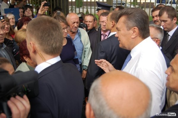 Янукович у Луцьку з людьми говорив про Митний союз. ФОТО