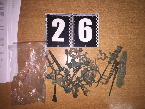 Опублікували фото цінностей, які віз через Волинь контрабандист 