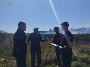 66-річного волинянина притягнули до відповідальності за підпал сухої трави. ФОТО