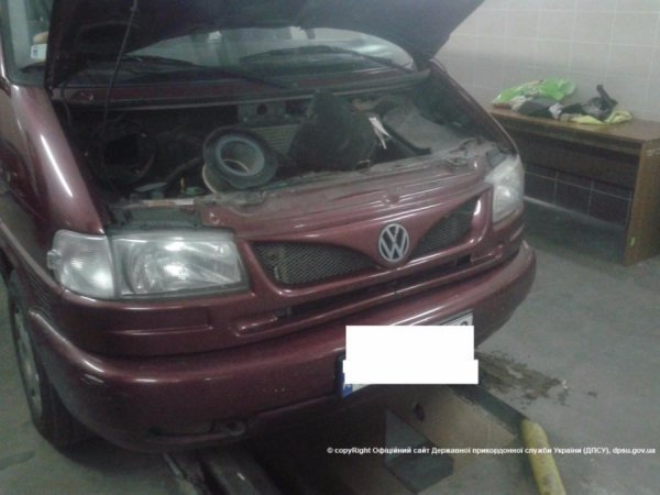 На Волині громадянка Польщі намагалася перевезти через кордон майже 7 кілограмів бурштину. ФОТО. ВІДЕО