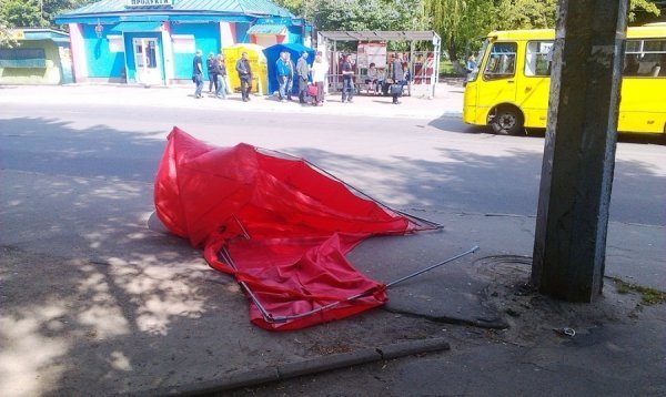 Зруйнований намет