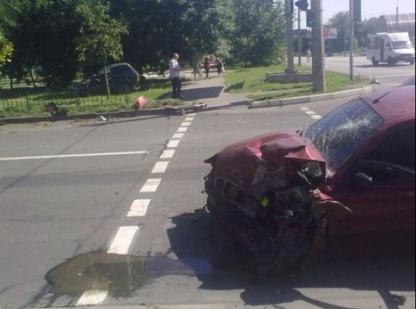 У Донецьку бойовики громлять житлові квартали, є загиблі. ФОТО