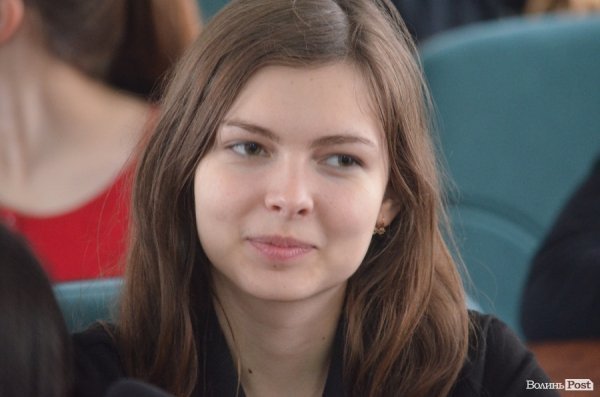 Луцькі школярі «одягли шкуру» депутатів. ФОТО 