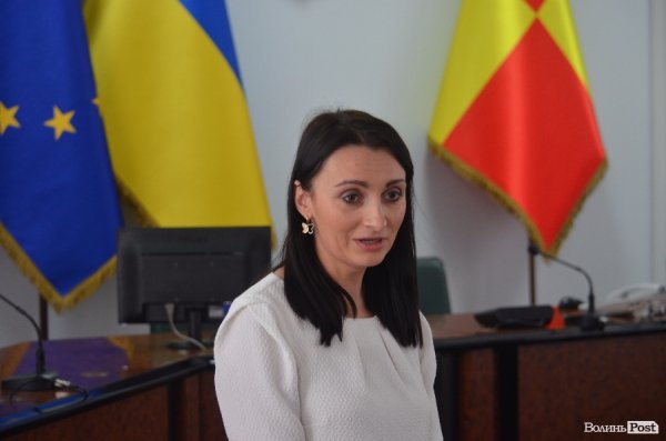 Луцькі школярі «одягли шкуру» депутатів. ФОТО 