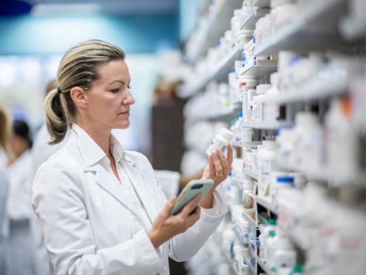 Фармацевт чи ChatGPT: кому більше довіряють українці під час вибору ліків — результати дослідження