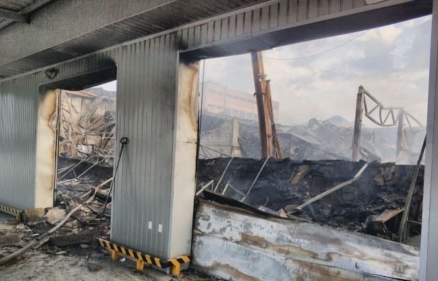 Показали, що залишилося від відділення «Нової пошти» після масштабної пожежі у Мукачеві