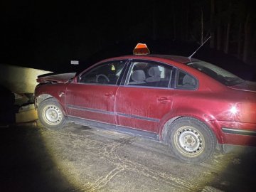 На Волині  у ДТП постраждала 7-річна дівчинка: водій в'їхав  у бетонну плиту