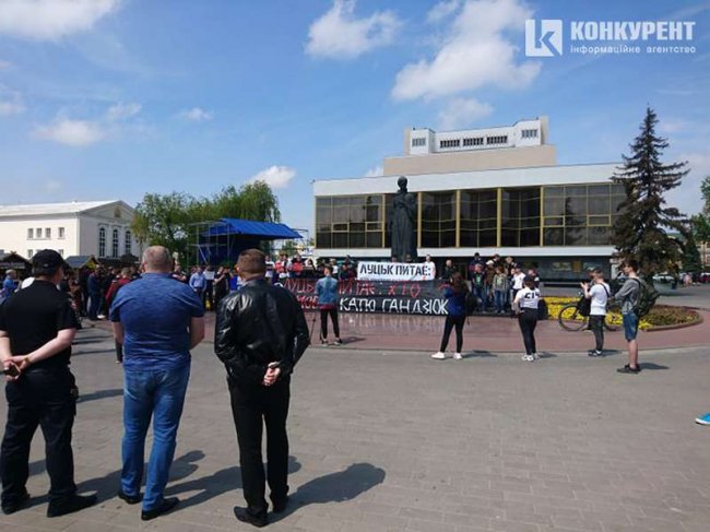 Луцькі активісти вимагають розслідувати вбивство Катерини Гандзюк. ФОТО