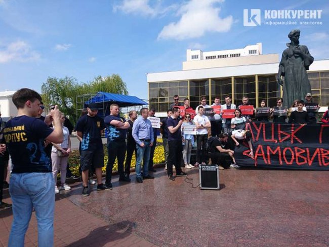 Луцькі активісти вимагають розслідувати вбивство Катерини Гандзюк. ФОТО