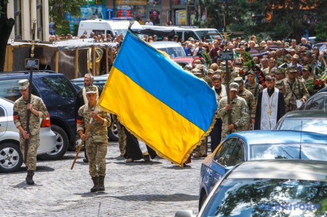 В Ужгороді попрощалися із військовими, які загинули на Рівненському полігоні