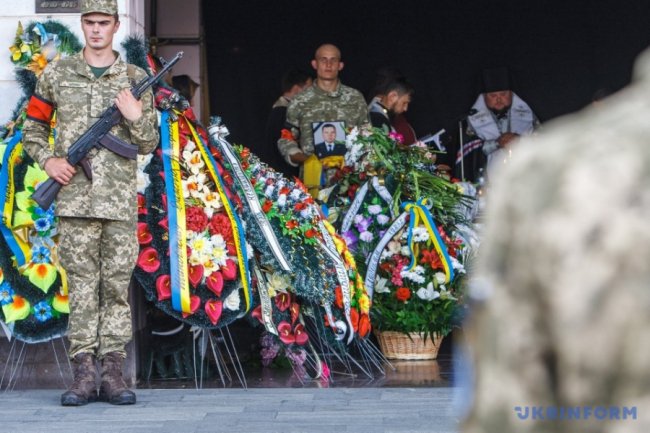 В Ужгороді попрощалися із військовими, які загинули на Рівненському полігоні