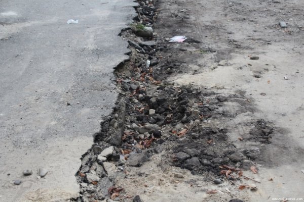 Мешканці багатоповерхівок у центрі Луцька скаржаться на розруху в дворі. ФОТО