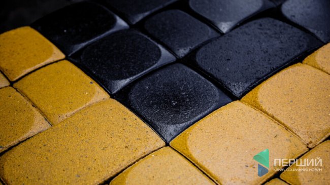 Популярну бруківку «Носталіт» виробник продає за акційною ціною*