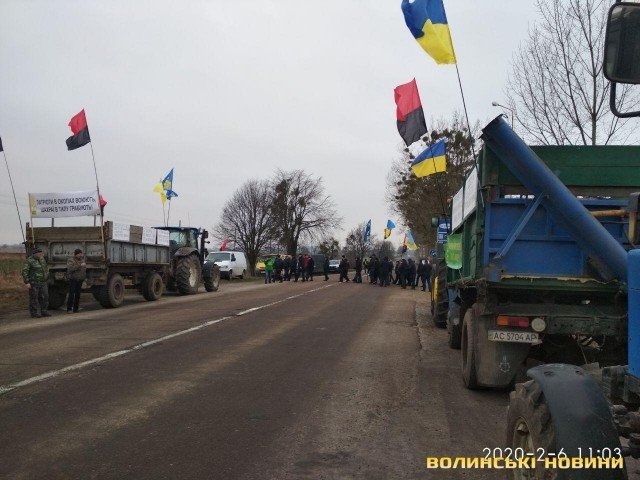 Волиняни перекрили трасу перед Устилугом: деталі акції протесту. ФОТО