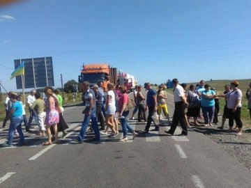 Волиняни перекрили трасу: протестують проти закриття шкіл. ФОТО