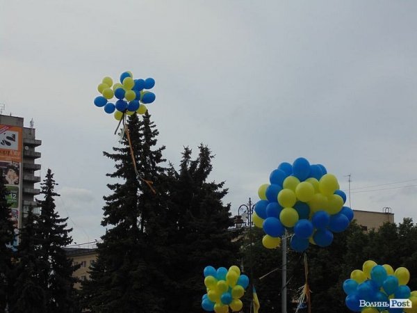 У День матері лучани подякували матерям героїв Небесної Сотні. ФОТО