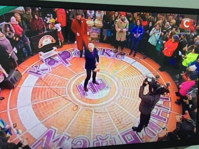 Луцький музикант виступив у ювілейній програмі «Караоке на майдані»