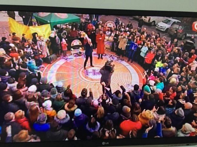 Луцький музикант виступив у ювілейній програмі «Караоке на майдані»