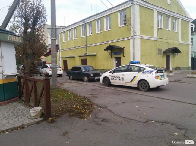 У Луцьку посеред дня обікрали магазин