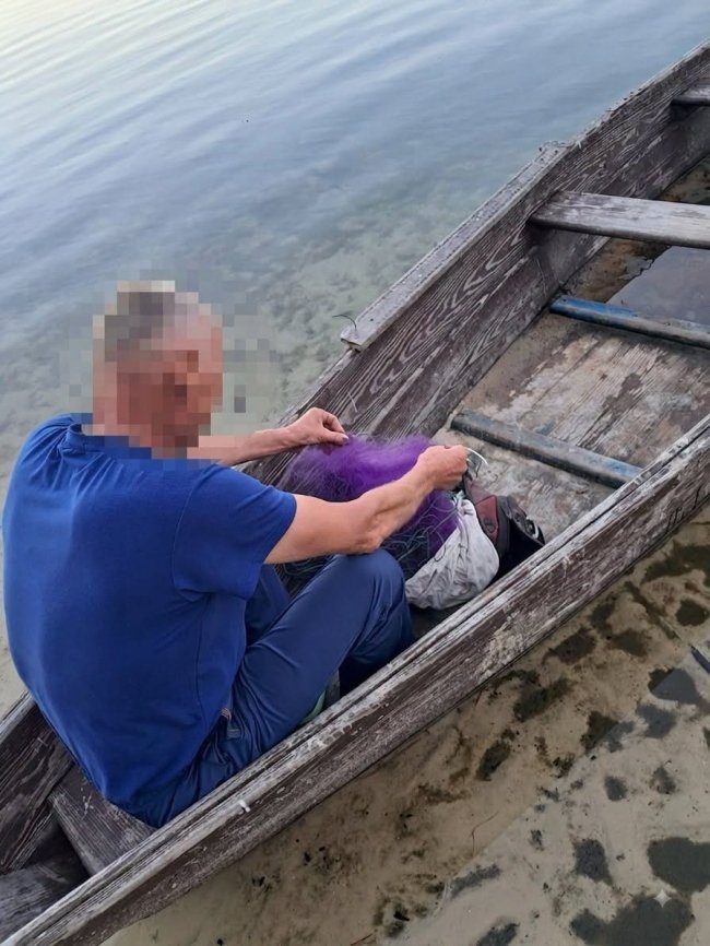 У Шацькому нацпарку спіймали чоловіка, який хотів розставляти браконьєрські сітки. ФОТО