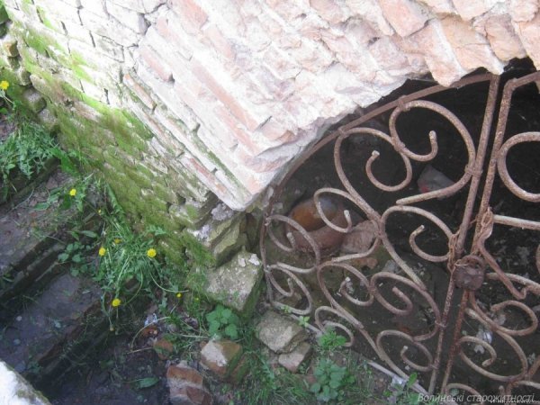 Підземна галерея. Сліди руйнації кладки