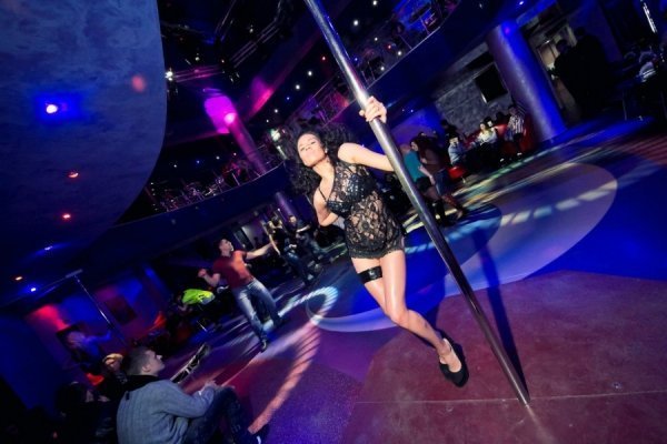 Футбол-паті в Луцьку: торт, м’яч і стриптиз. ФОТО