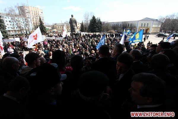У Житомирі протестувальники побилися з міліцією. ФОТО. ВІДЕО