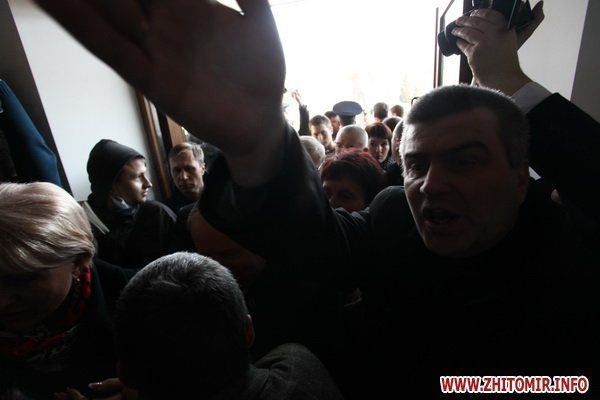 У Житомирі протестувальники побилися з міліцією. ФОТО. ВІДЕО