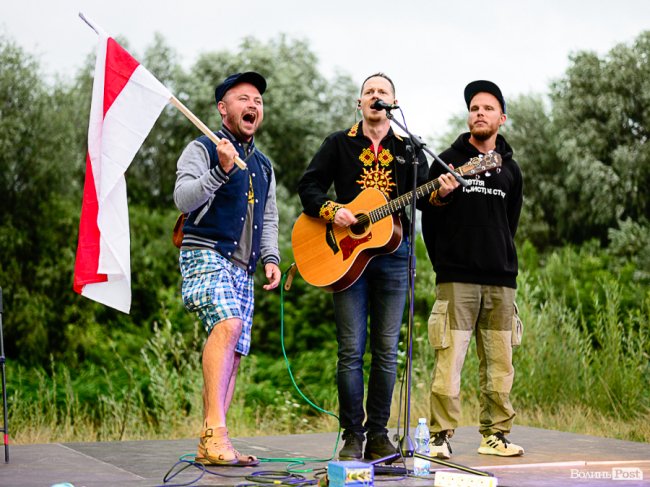 Затишний «Бандерштат»: перший день фестивалю закінчився акустичною ватрою. ФОТО