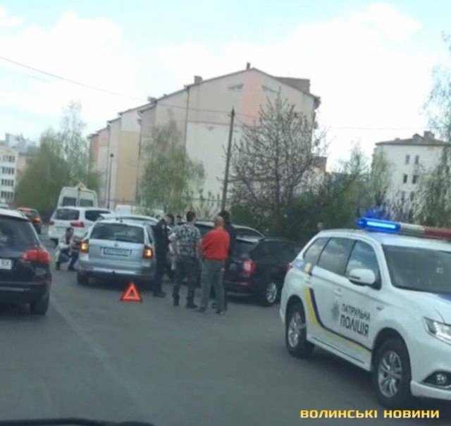 У Луцьку Skoda в'їхала у припарковане Renault. ФОТО