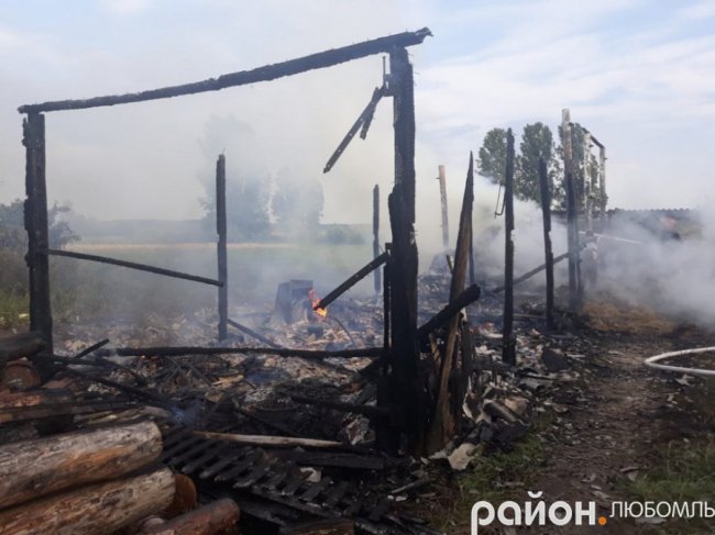 У волинському селі дотла згорів оборіг із сіном