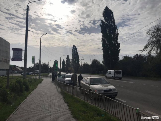 Під Луцьком – потрійна аварія: є постраждалий. ФОТО