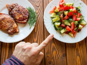 Відомий лікар розповів, чим небезпечна відмова від м'яса