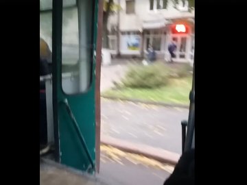 З вітерцем по Луцьку: у тролейбусі не закрили двері. ВІДЕО