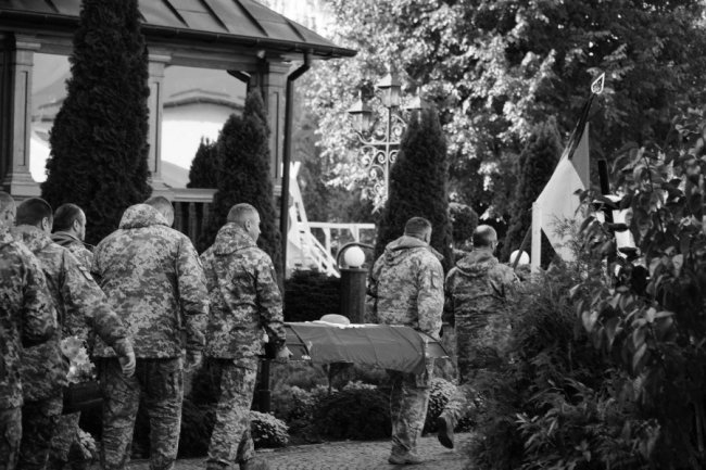 Громада на Волині провела в останню дорогу Героя Валерія Щетіна