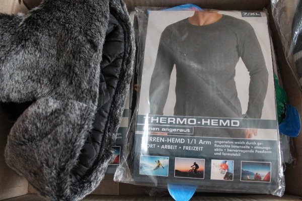 Небайдужі німці передали речі українським солдатам через самооборонівців Волині. ФОТО