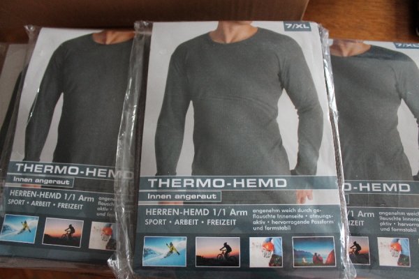 Небайдужі німці передали речі українським солдатам через самооборонівців Волині. ФОТО