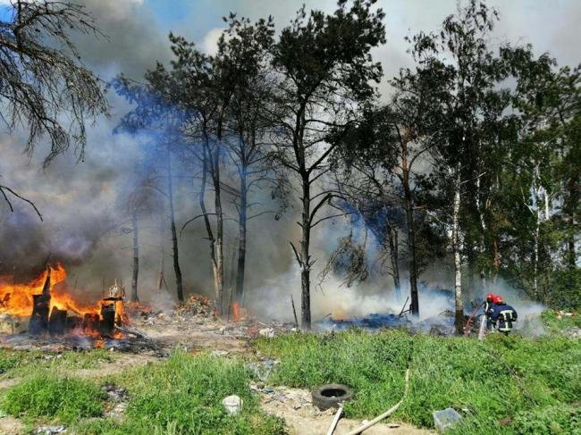 На Рівненщині згорів циганський табір. ФОТО