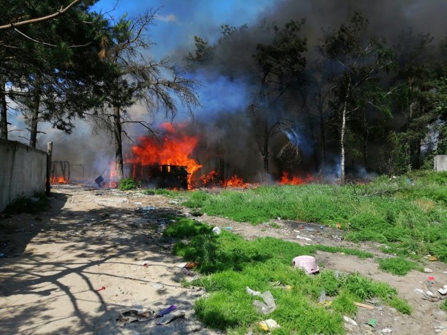 На Рівненщині згорів циганський табір. ФОТО