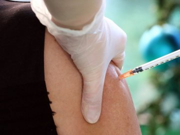 В Україні можуть запровадити четверту дозу вакцини від коронавірусу