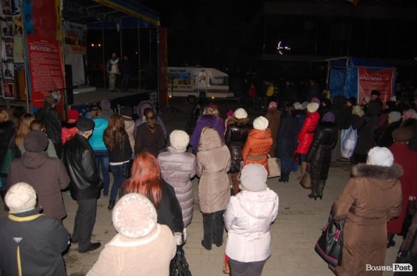 У Луцьку запалили свічки пам’яті за загиблими на Майдані. ФОТО