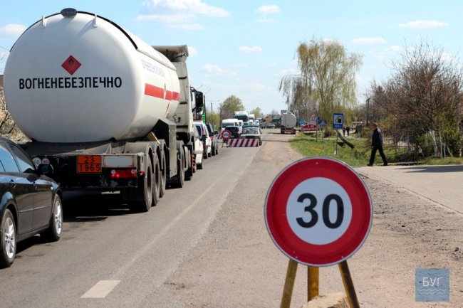 Як працюють контрольно-пропускні пункти на в’їздах до Нововолинська. ФОТО. ВІДЕО