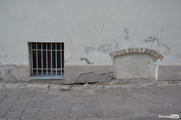 Місце, де видно кладку, раніш було вхідними дверима