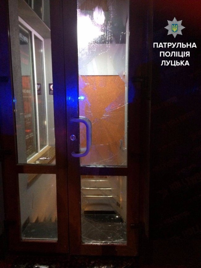 У Луцьку в нічному клубі розбили двері