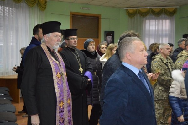 У Ковель привезли виставку портретів бійців