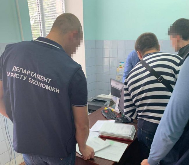 Викрили банду медиків, які брали хабарі за видачу безкоштовних ліків онкохворим. ФОТО