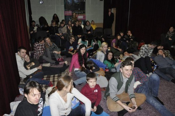 У Луцьку протягом 9 годин безупину дивилися кіно. ФОТО 